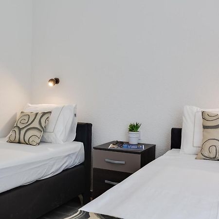 Apartmani Kastelina Vir Exteriör bild