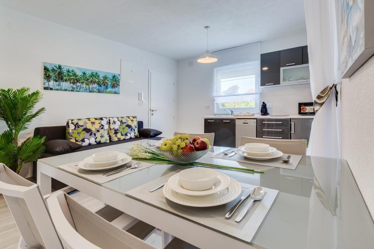 Apartmani Kastelina Vir Exteriör bild