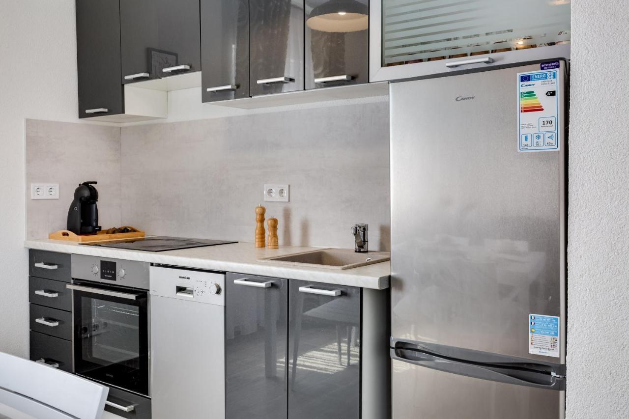 Apartmani Kastelina Vir Exteriör bild