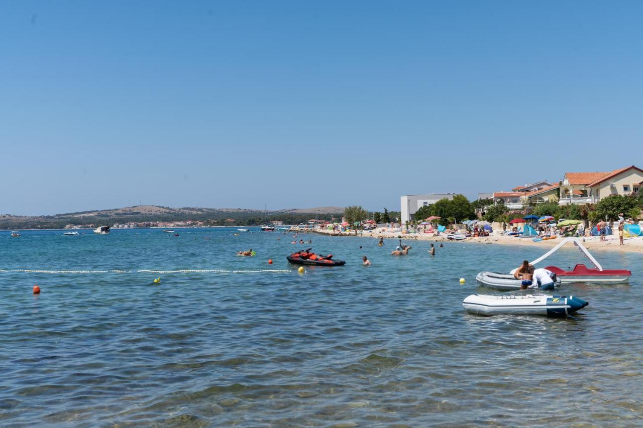 Apartmani Kastelina Vir Exteriör bild
