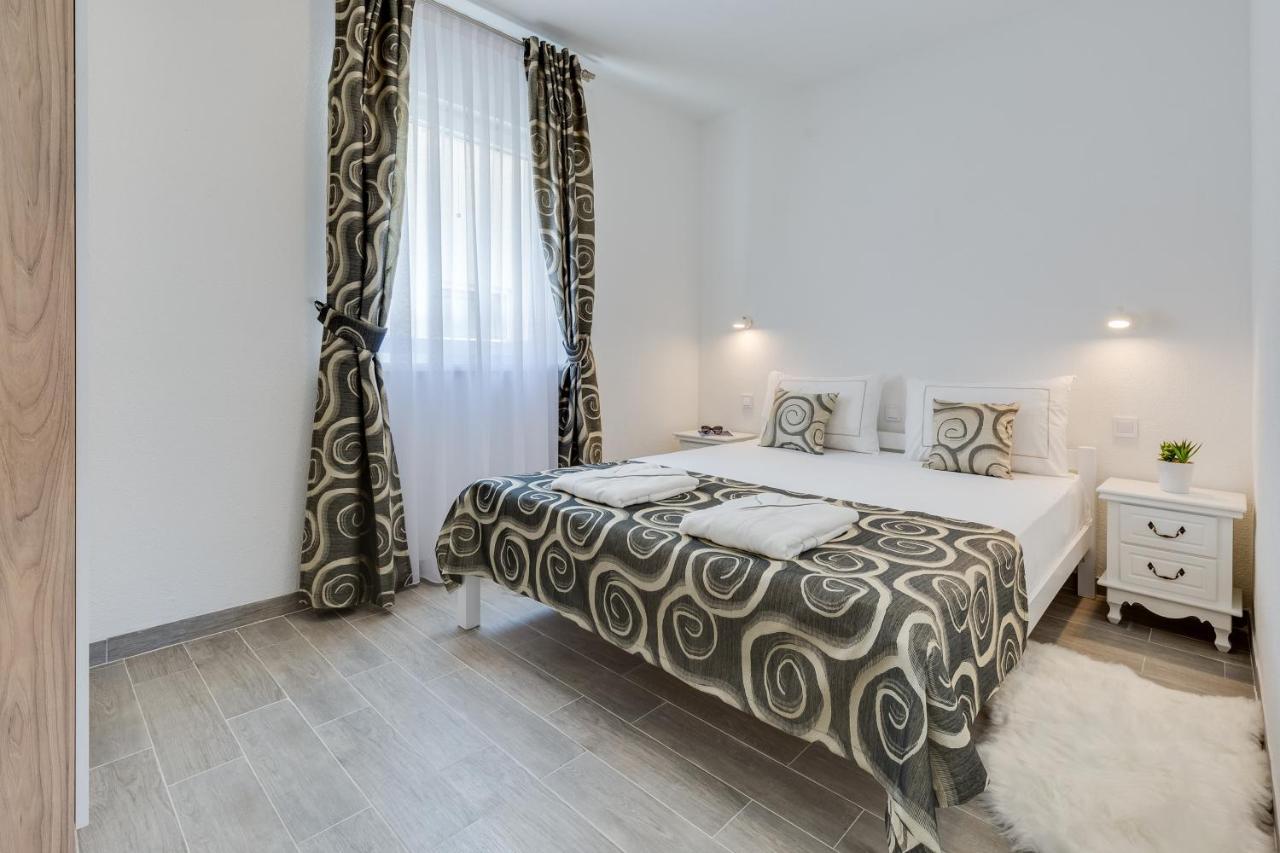 Apartmani Kastelina Vir Exteriör bild