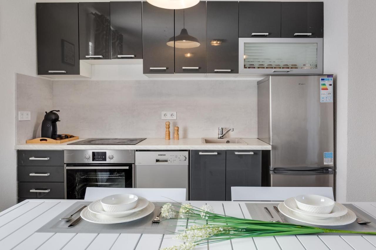 Apartmani Kastelina Vir Exteriör bild