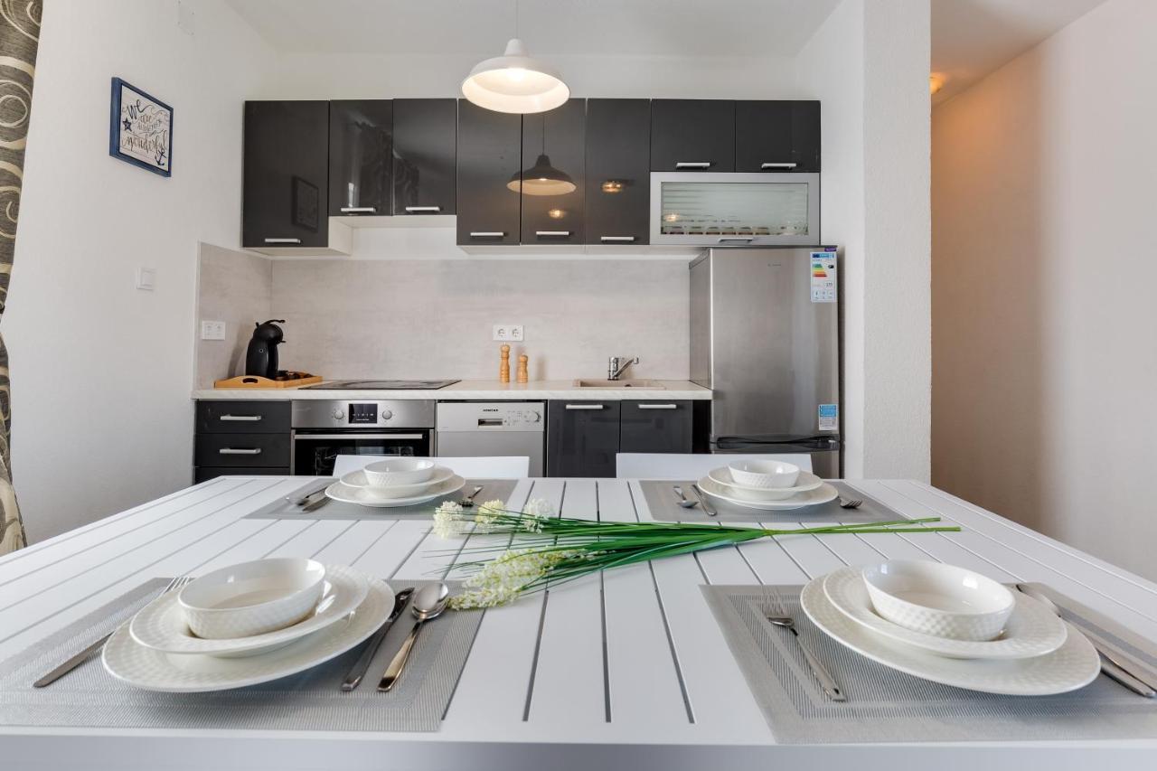 Apartmani Kastelina Vir Exteriör bild