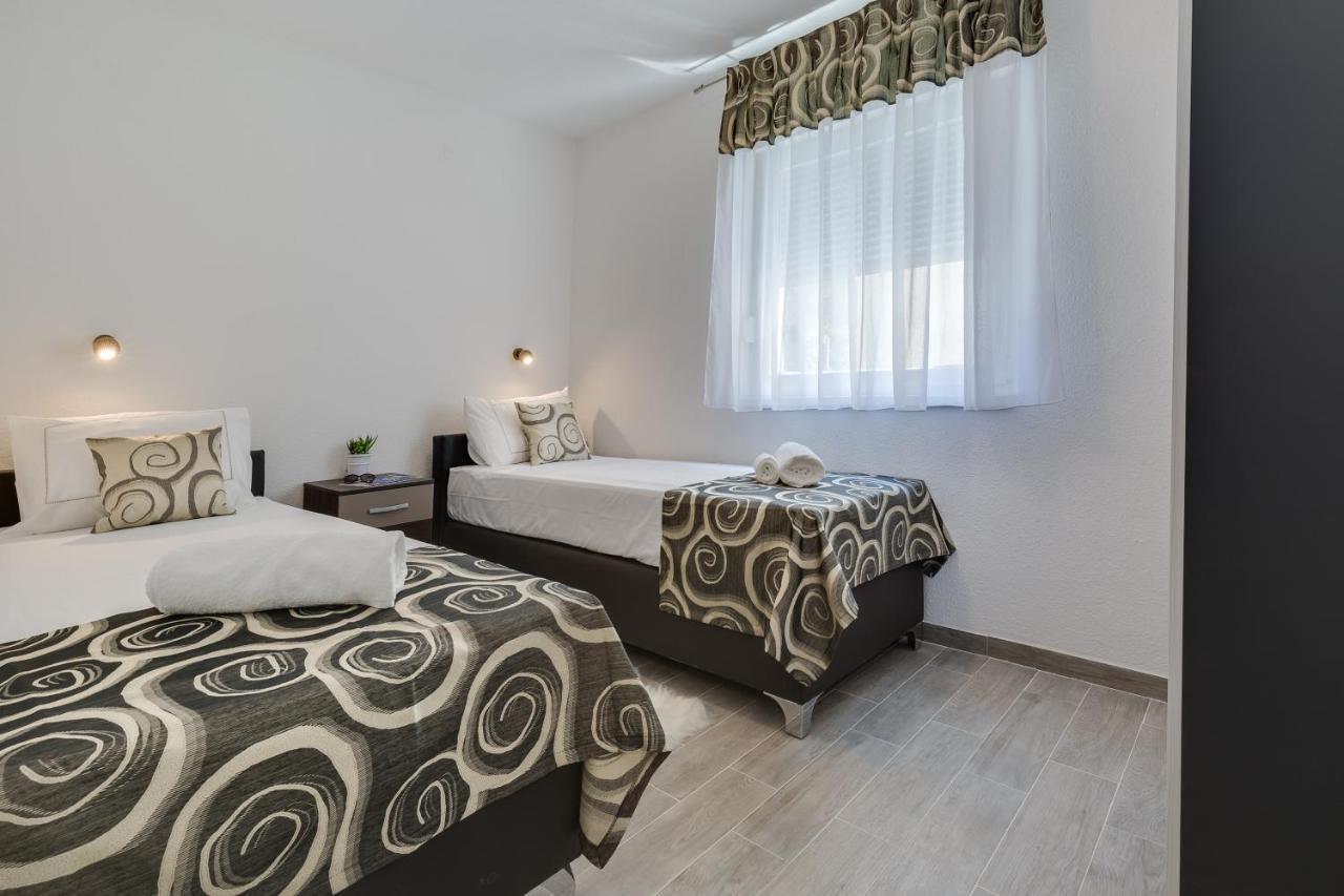 Apartmani Kastelina Vir Exteriör bild